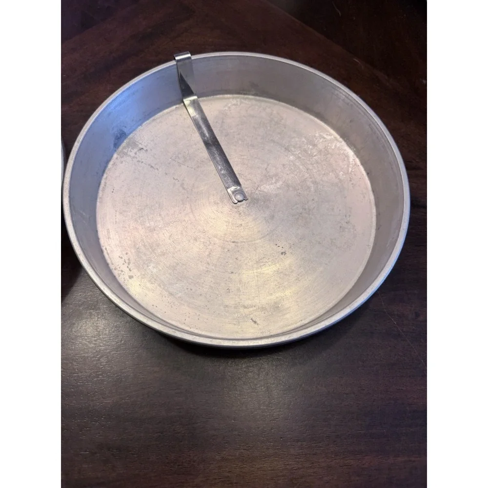 Lot of 2 Vintage Kitchen Pride by Mirror Quick Release 9 inch cake pans round